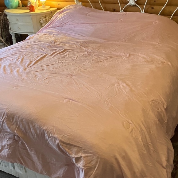 Queen pink puffer quilt bedspread with floral smocking 88 x 74 Full - Picture 7 of 8